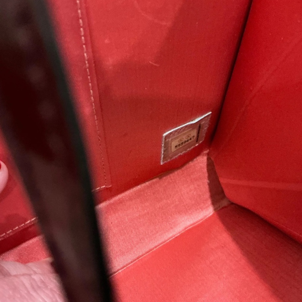 ✨💎CHANEL💎✨Vintage East West Quilted Patent Leather Chocolate Bar. 5 Series! - Picture 8 of 8